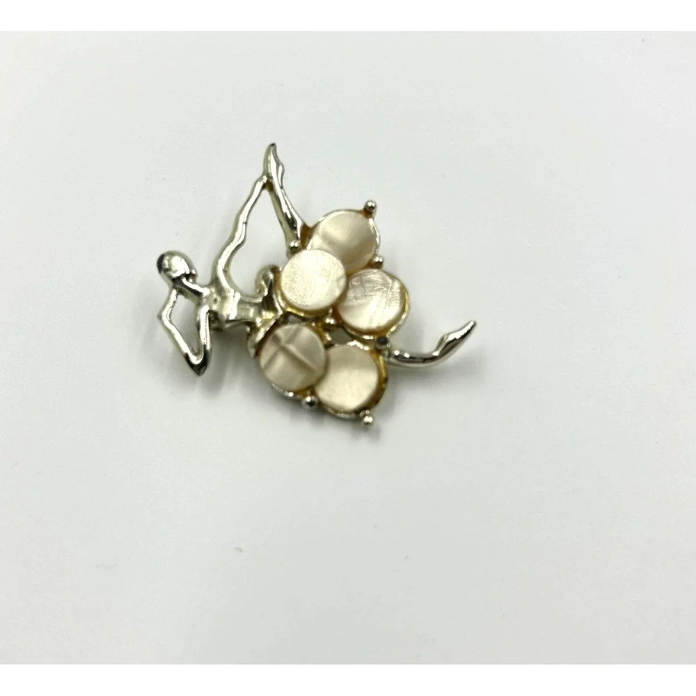 Vintage Brooch Pin Prima Ballerina Dancer Mother of Pearl Shell‎ Jewelry